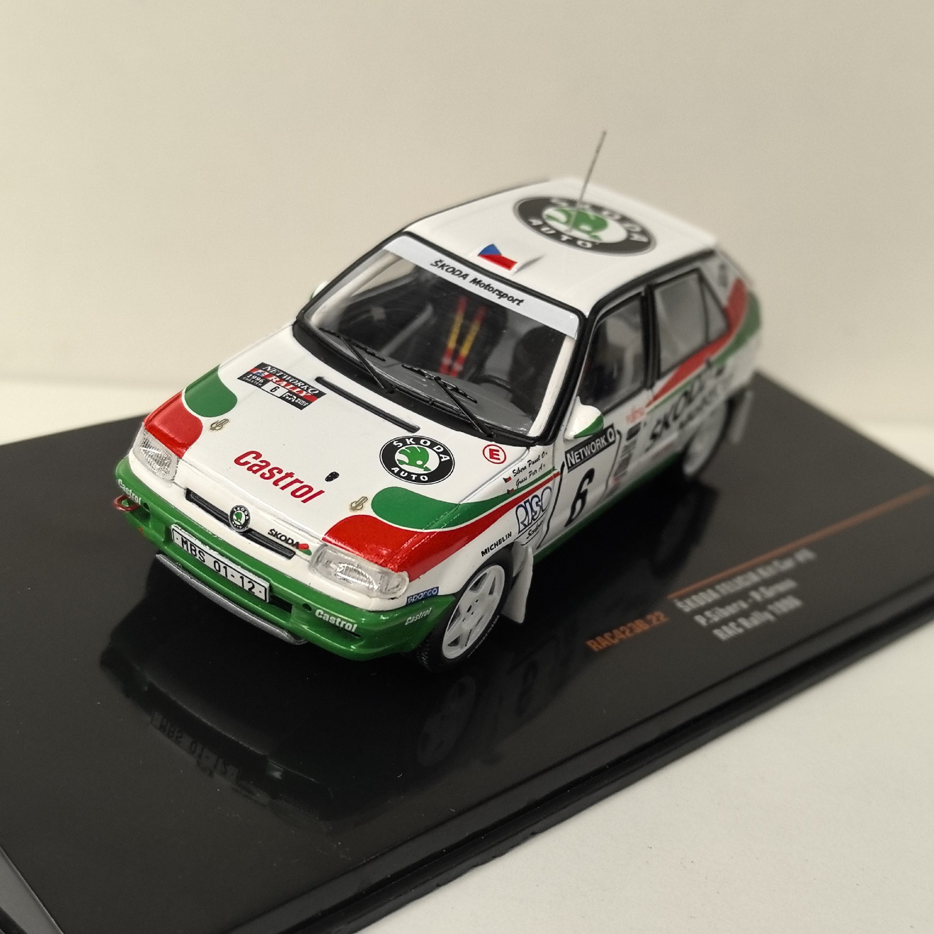 Diecast IXO schaal 1/43 SKODA  - Model Kit Cars recensie en prijs